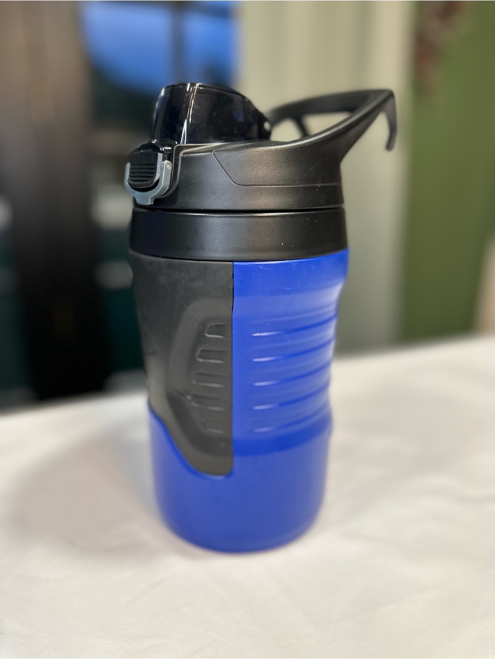 Under Armour Insulated Water Jug Bottle Blue Black Flip Top Carry Handle 32 oz